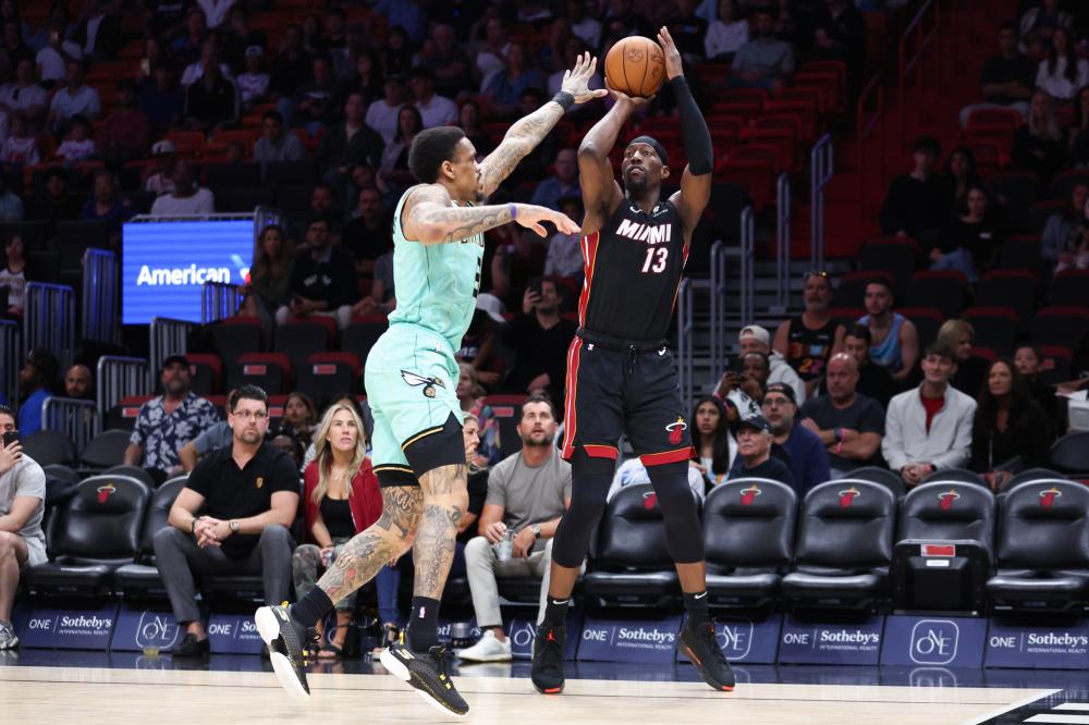 哈尔滨第九届亚冬会火炬传递活动举行.